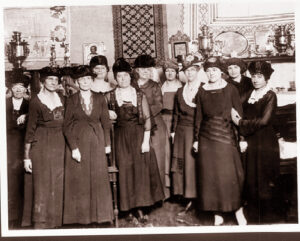 Ladys standing.eps