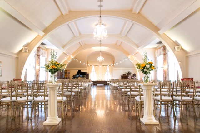 Woman's Club of Wisconsin Sneak Peek for Sarah & Matt {Please LIKE our page to tag & share but do not crop or alter in any way.}